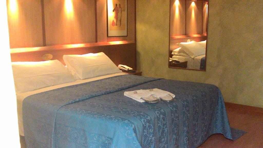 Hotel Motel Ovest Vittuone Habitación foto